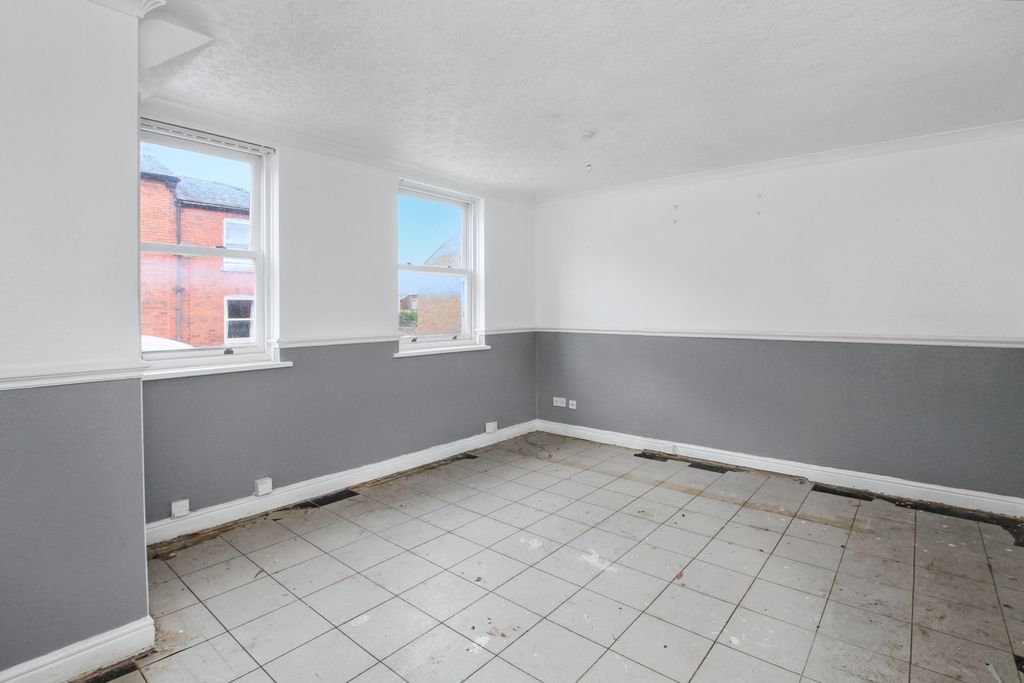 Property photo 2 of 20 39 Coronation Street, Macclesfield, Cheshire, Sk11 7Pq