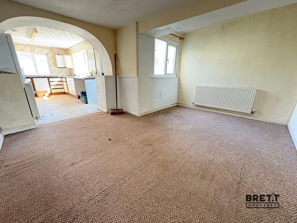 Property photo 3 of 8 Dining Room