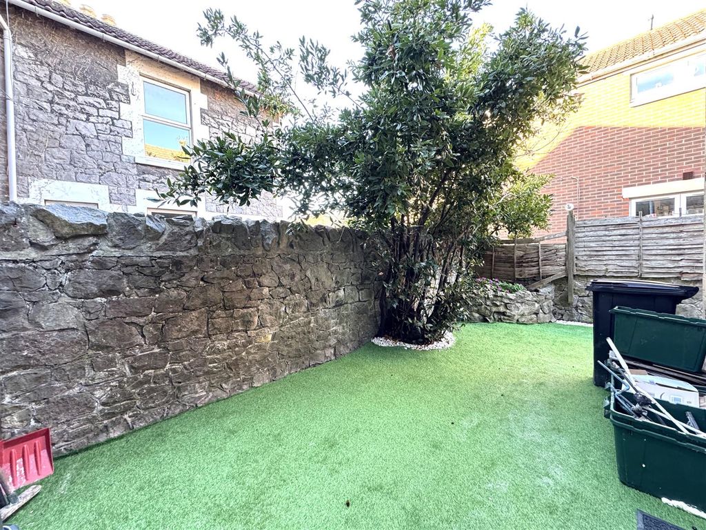 Property photo 2 of 12 Garden