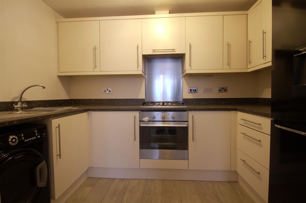 Property photo 2 of 7 Kitchen.Jpg