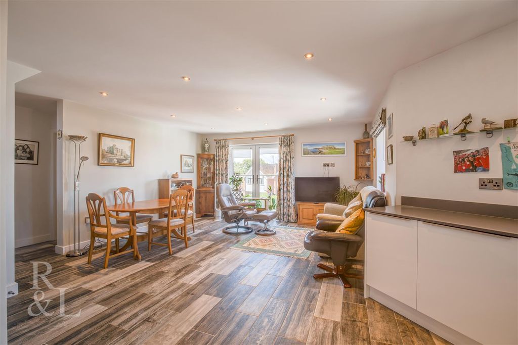 Property photo 3 of 17 Export-7.Jpg