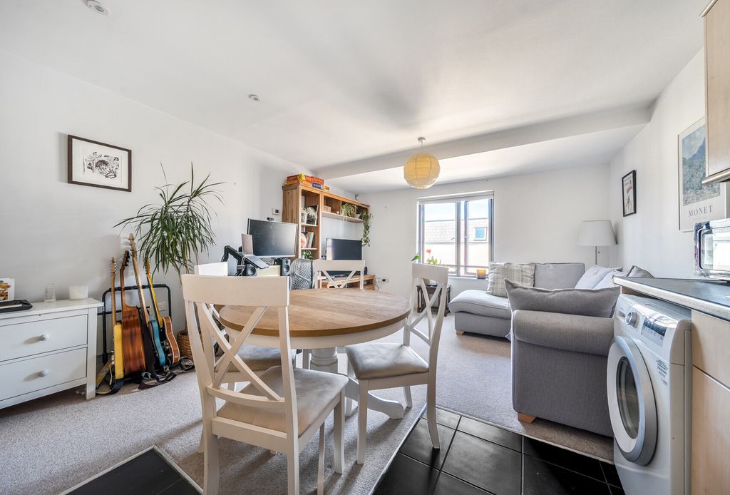 Property photo 1 of 11 1320634-7-6868Fe4...