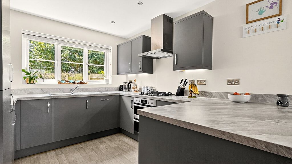 Property photo 3 of 27