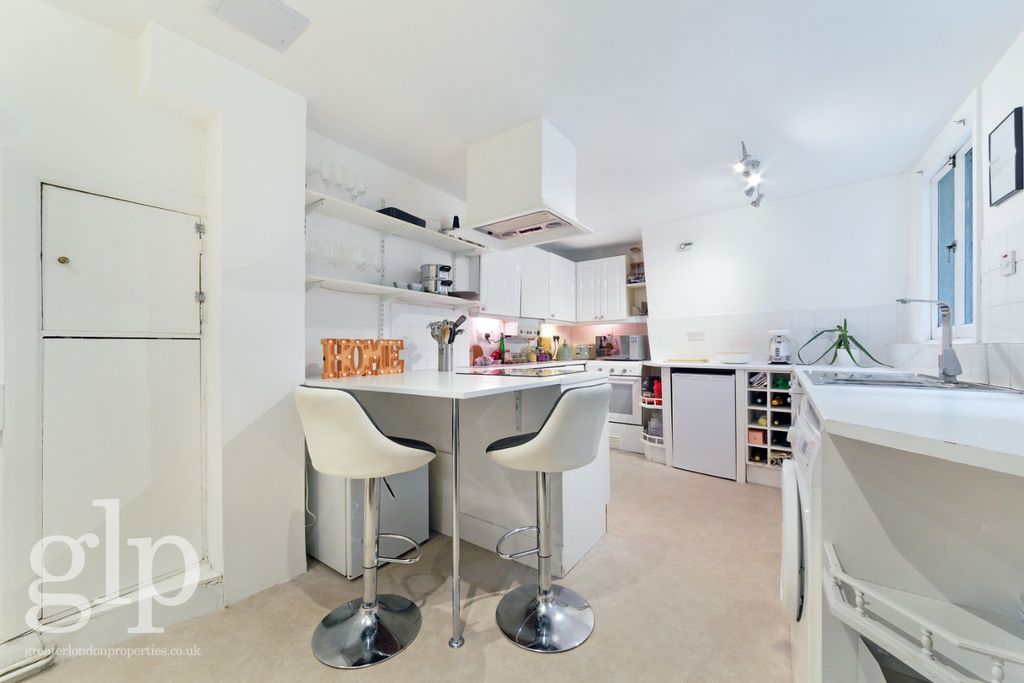 Property photo 3 of 16 986784