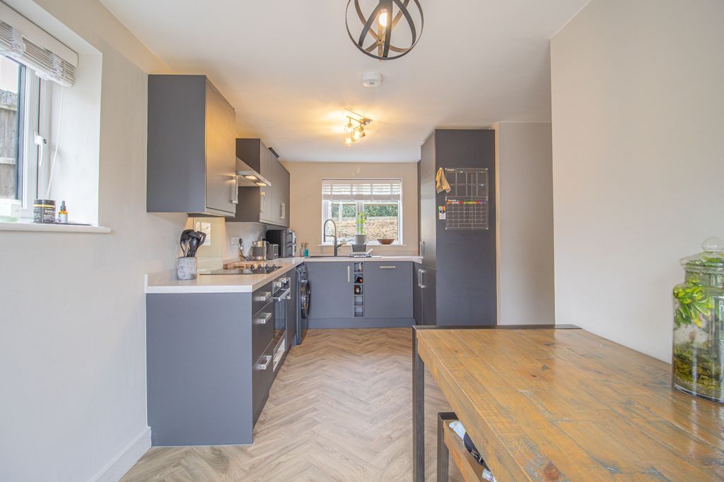 Property photo 2 of 21 5307062