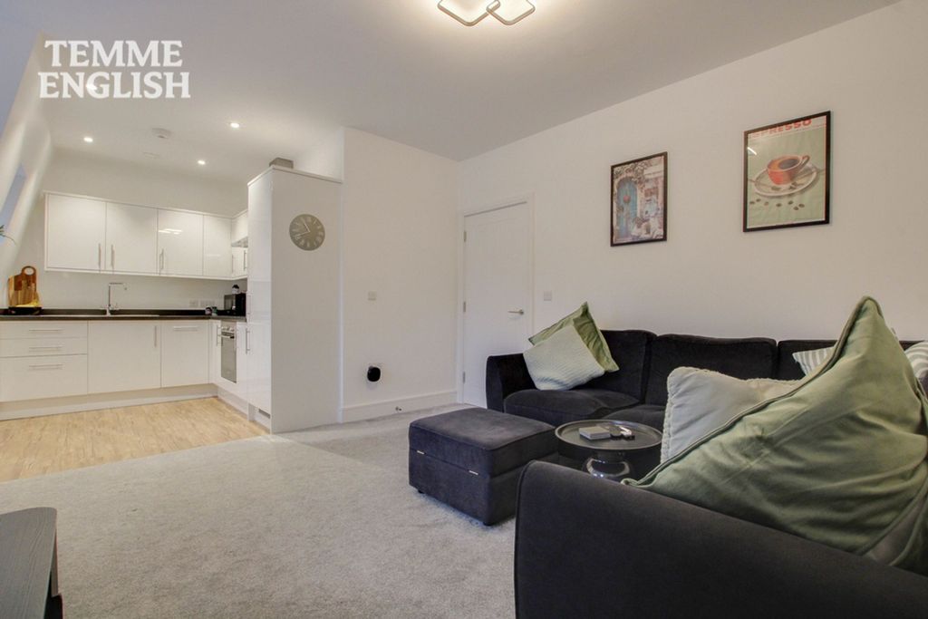 Property photo 2 of 21