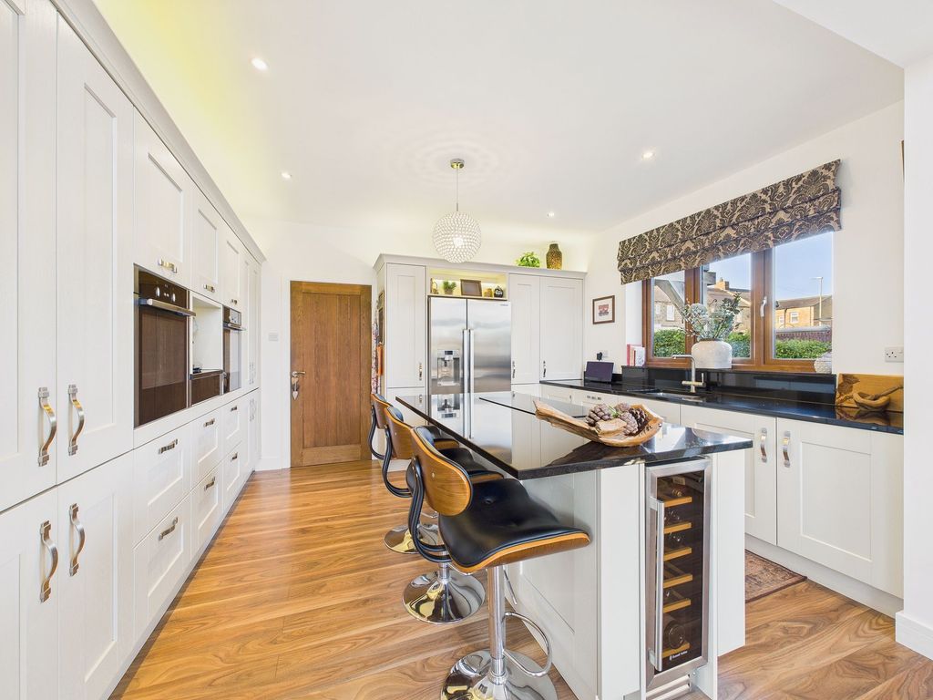 Property photo 3 of 20 Kitchen