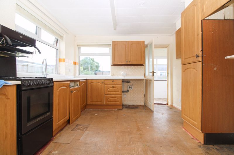 Property photo 3 of 13 Kitchen