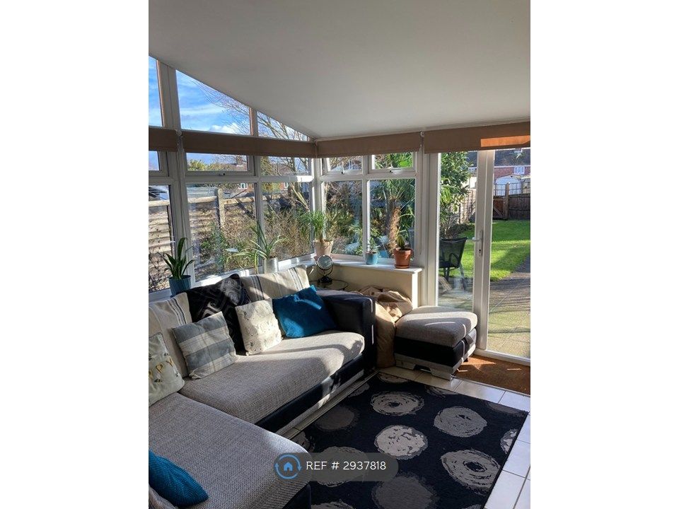 Property photo 3 of 10 Separate Bright Lounge Opening Into Garden