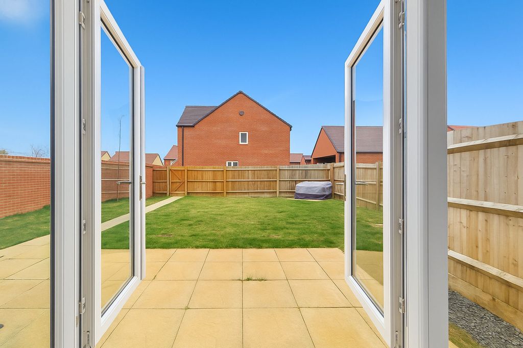 Property photo 2 of 32