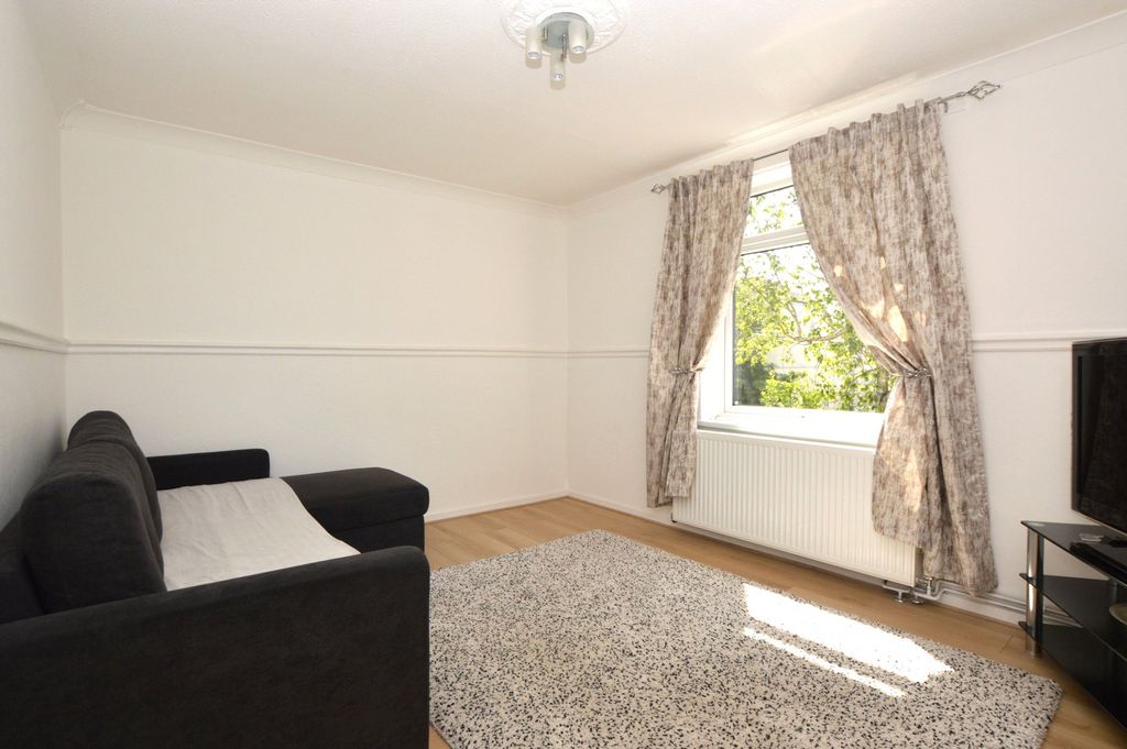 Property photo 3 of 9 3 - Picture No. 05