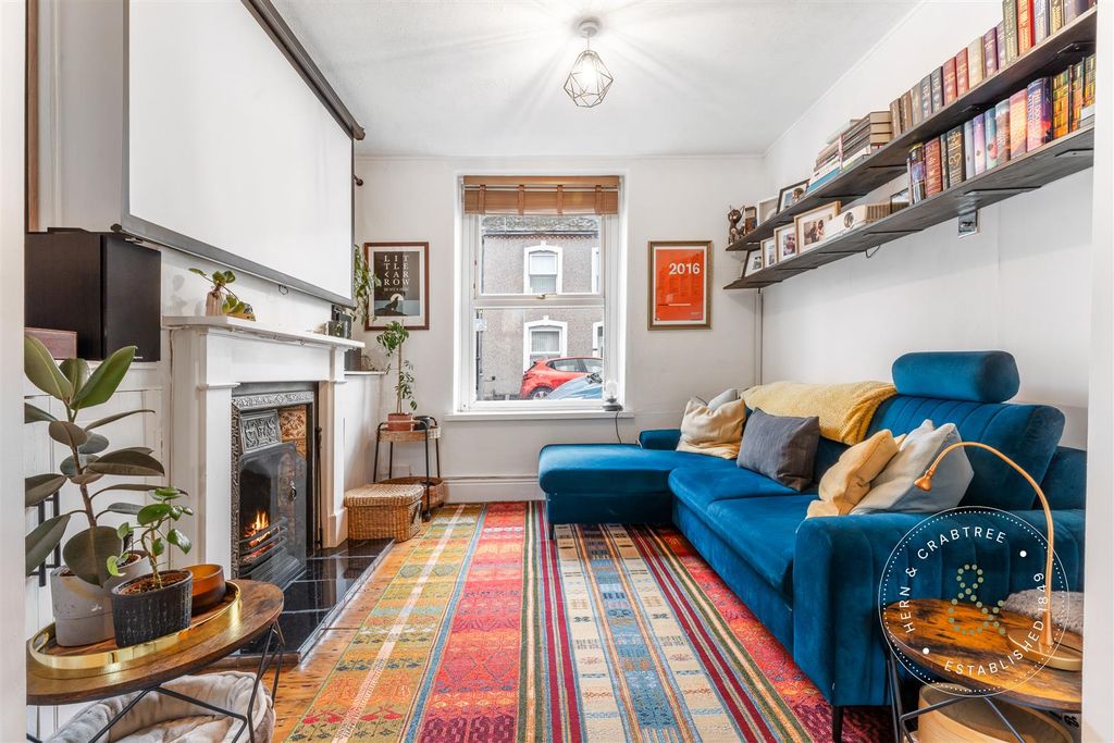 Property photo 3 of 33 Chancery-Lane-8.Jpg