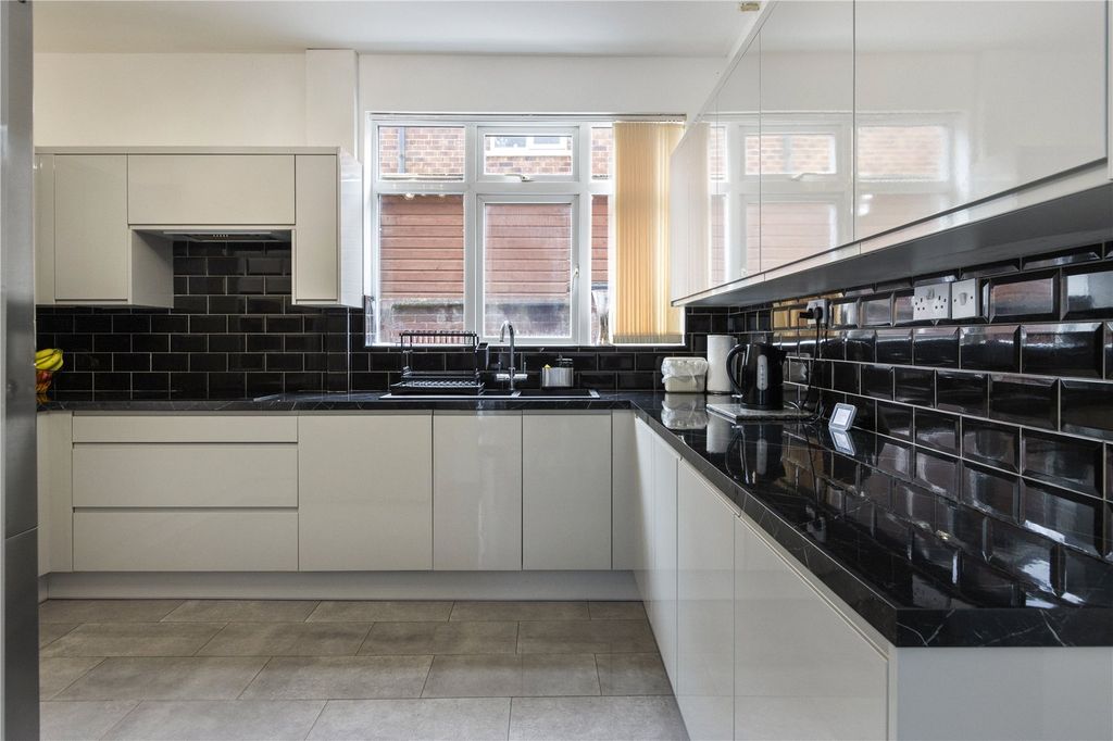 Property photo 3 of 29 Picture No. 25