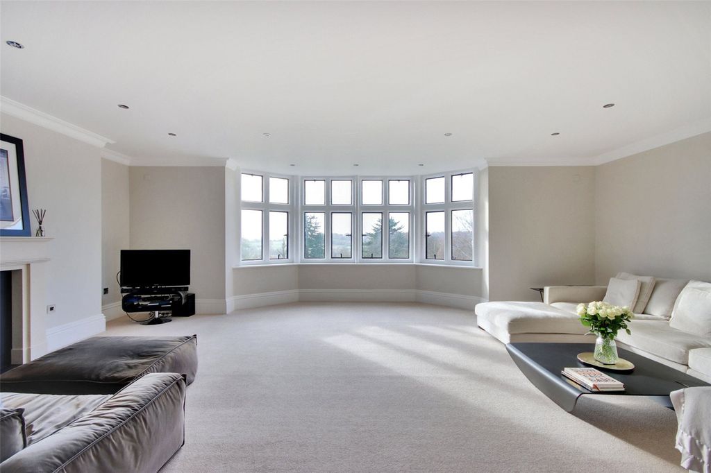 Property photo 3 of 19 Sitting Room