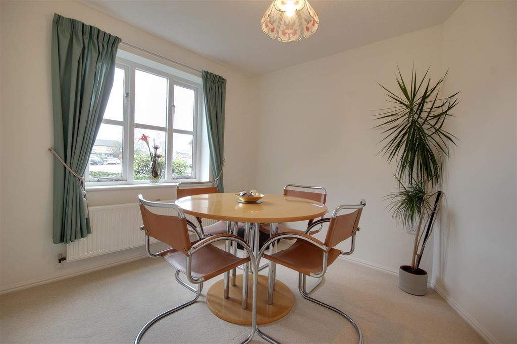 Property photo 3 of 10 Dining Room