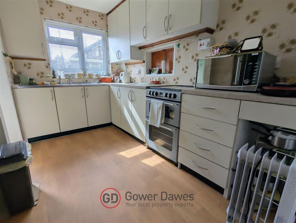 Property photo 3 of 13 Kitchen