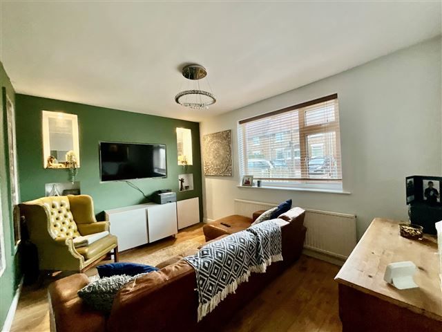 Property photo 3 of 20 Lounge