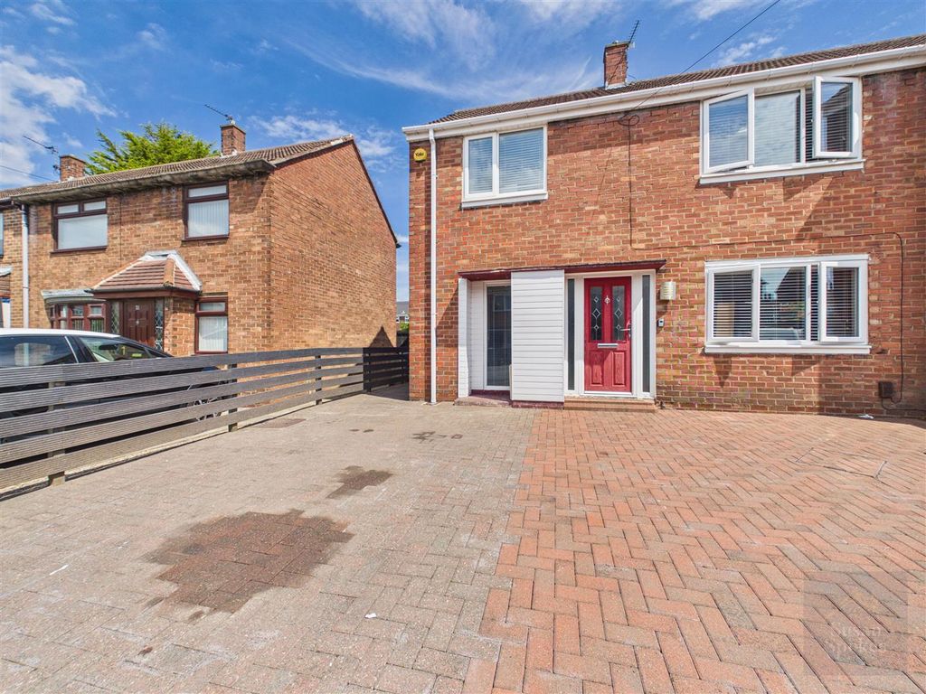 Property photo 1 of 23 Cam01858G0-Pr0286-Still025.Jpg