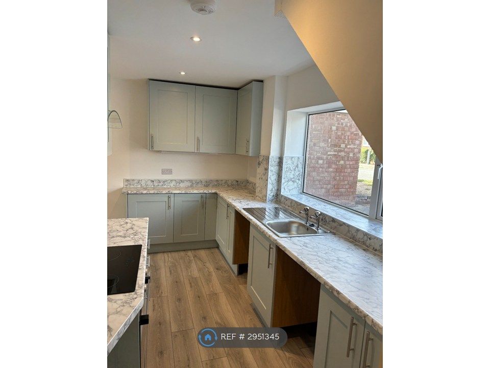 Property photo 2 of 13 Kitchen