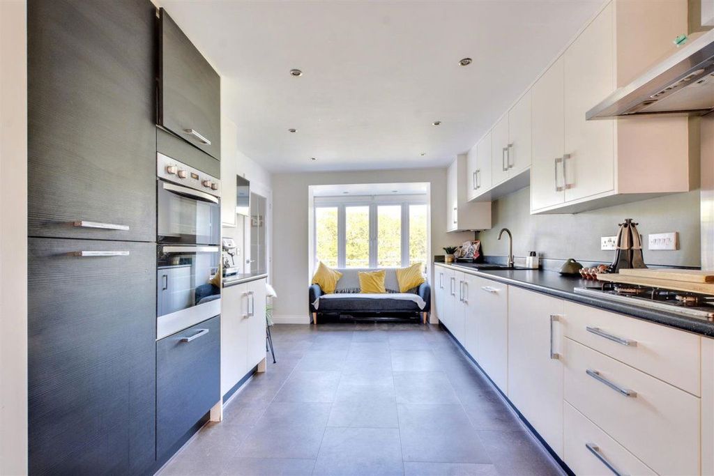 Property photo 2 of 22