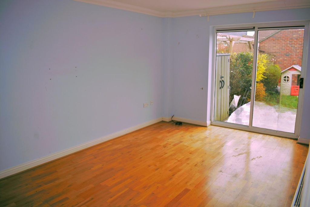 Property photo 2 of 10 Lounge