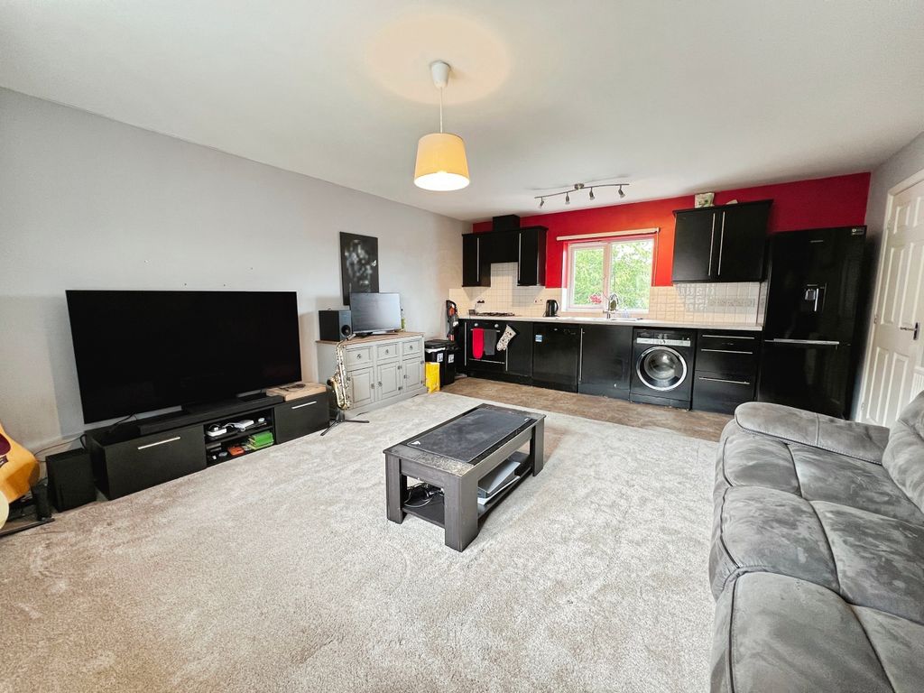 Property photo 3 of 12