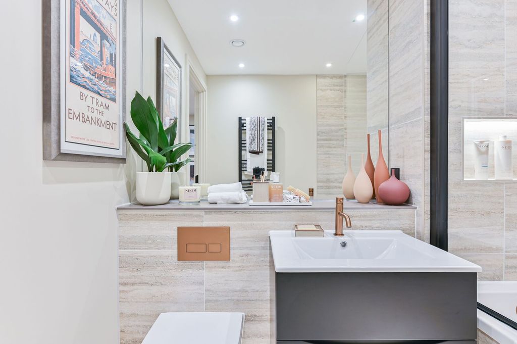 Property photo 1 of 32