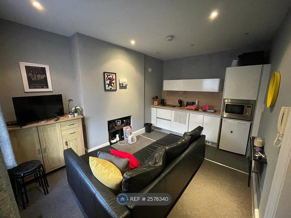 Property photo 3 of 10 Living Room And Kitchen Area