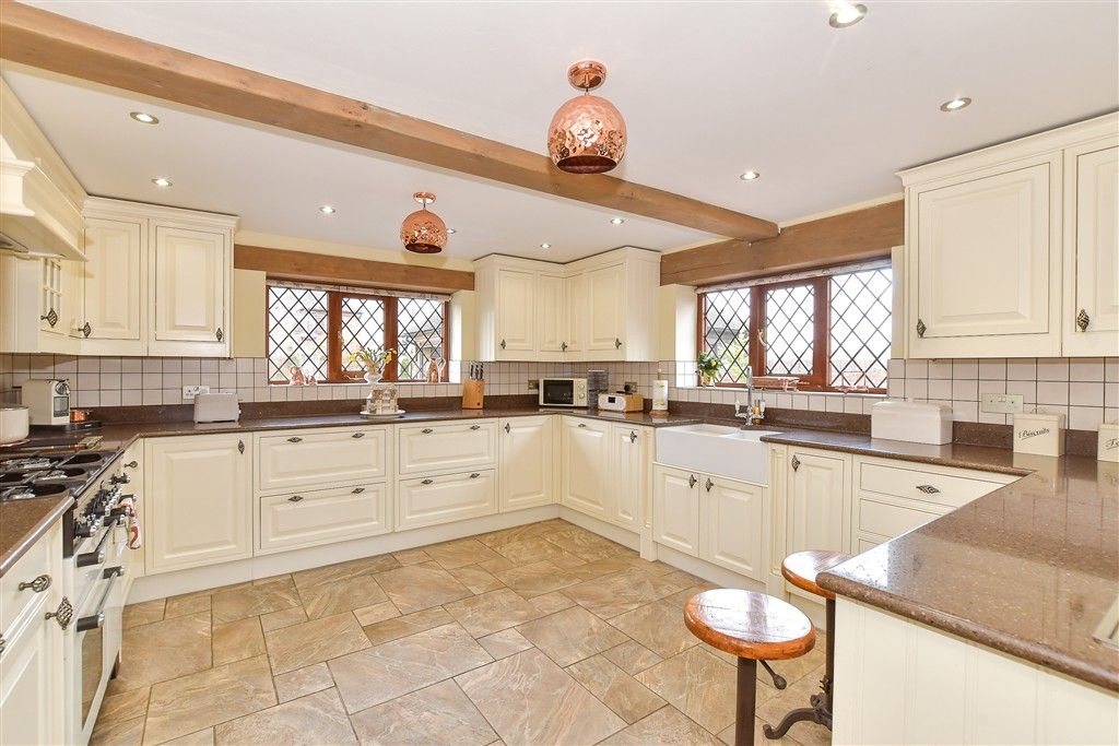 Property photo 3 of 16 Kitchen