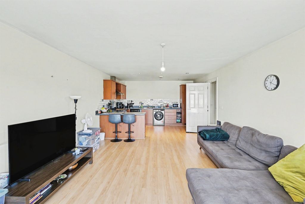 Property photo 3 of 11