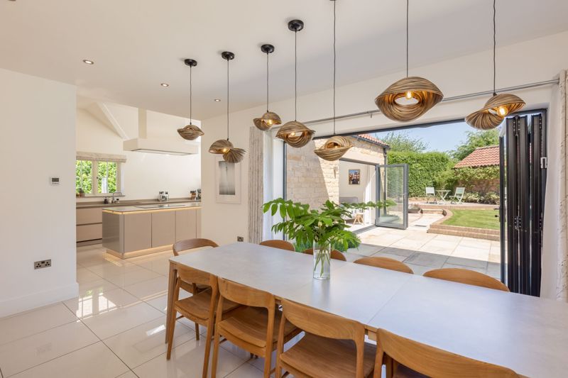 Property photo 2 of 33 Photo 43