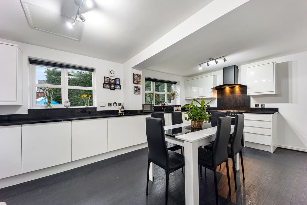 Property photo 2 of 24