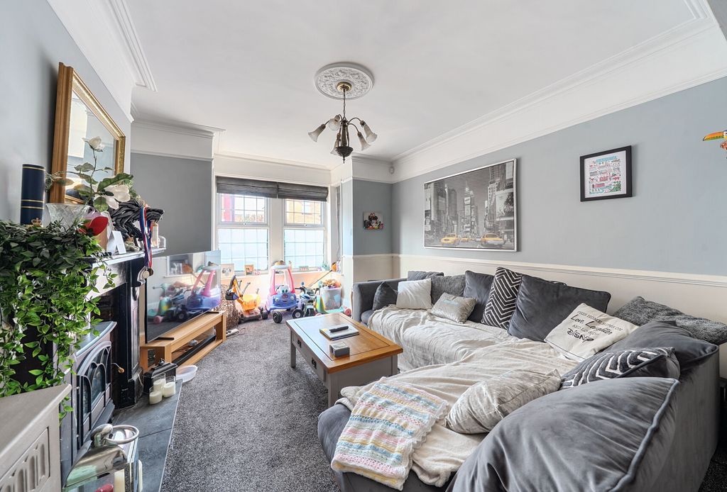 Property photo 2 of 21 1336393-21-689Efd...