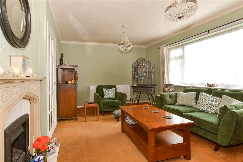 Property photo 2 of 10 Lounge