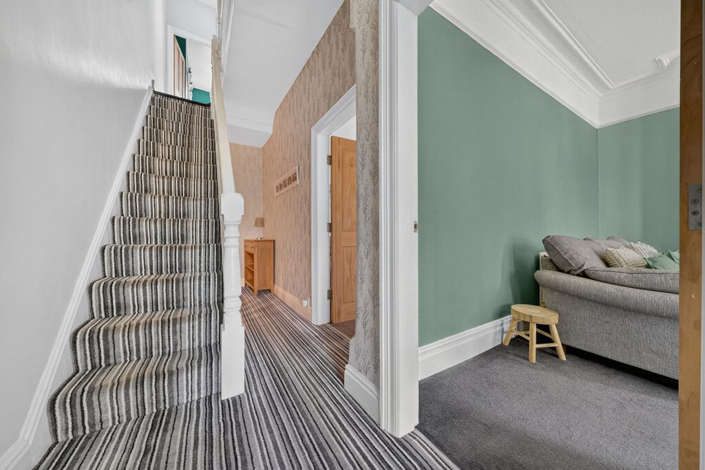Property photo 2 of 33