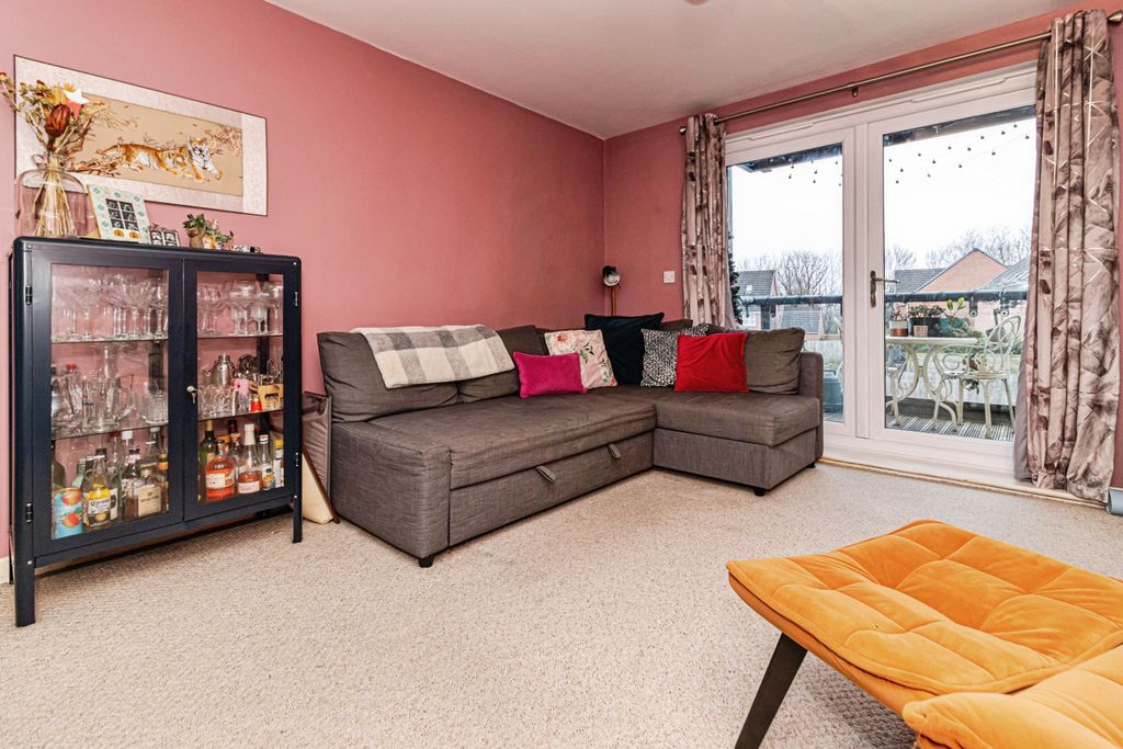 Property photo 2 of 14 Lounge