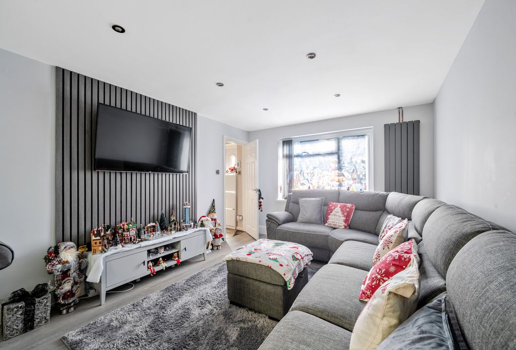 Property photo 2 of 22 1383014-13-692483...