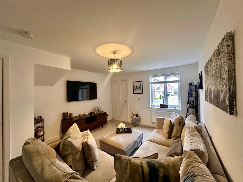 Property photo 2 of 26 Lounge 2.Jpg