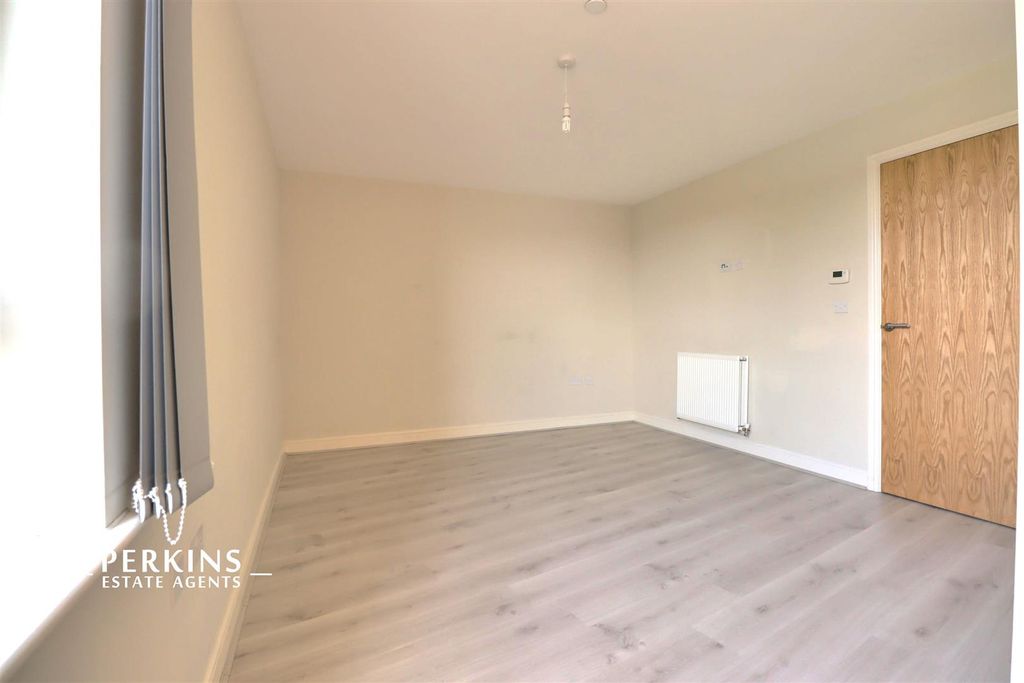 Property photo 3 of 5 Bed 1.Jpg