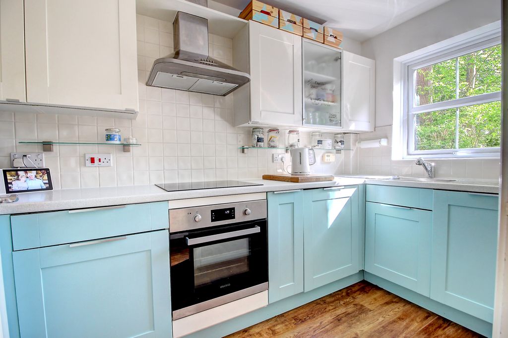 Property photo 2 of 21 Kitchen