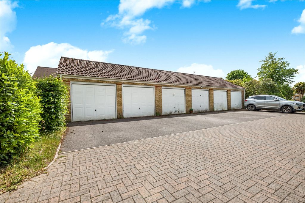 Property photo 2 of 29 Picture No. 17