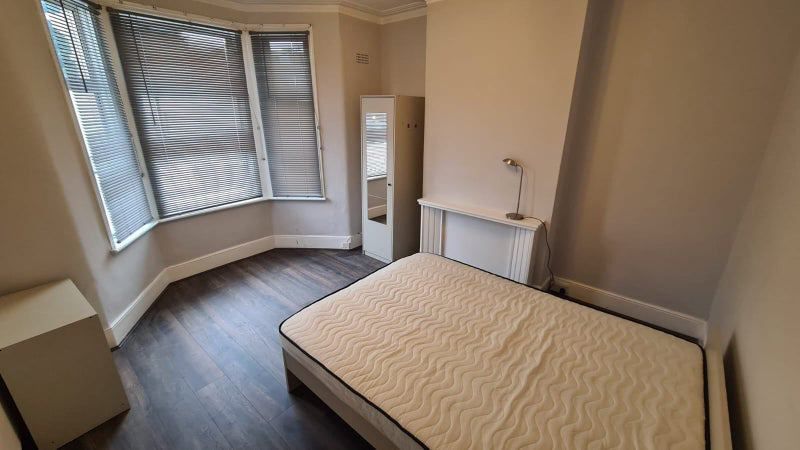 Property photo 1 of 11 Room 1- £725 Available 10/06/2025