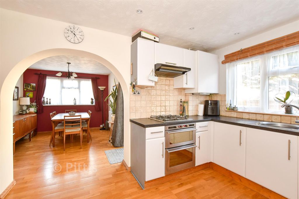 Property photo 2 of 10 Kitchen
