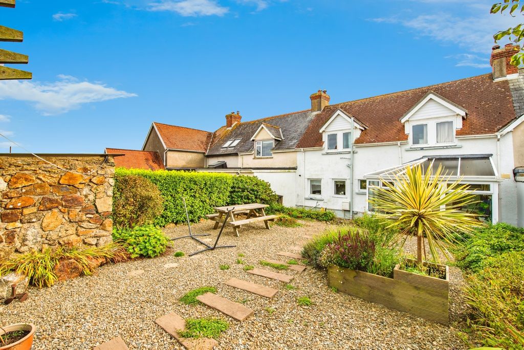 Property photo 3 of 17 Photo