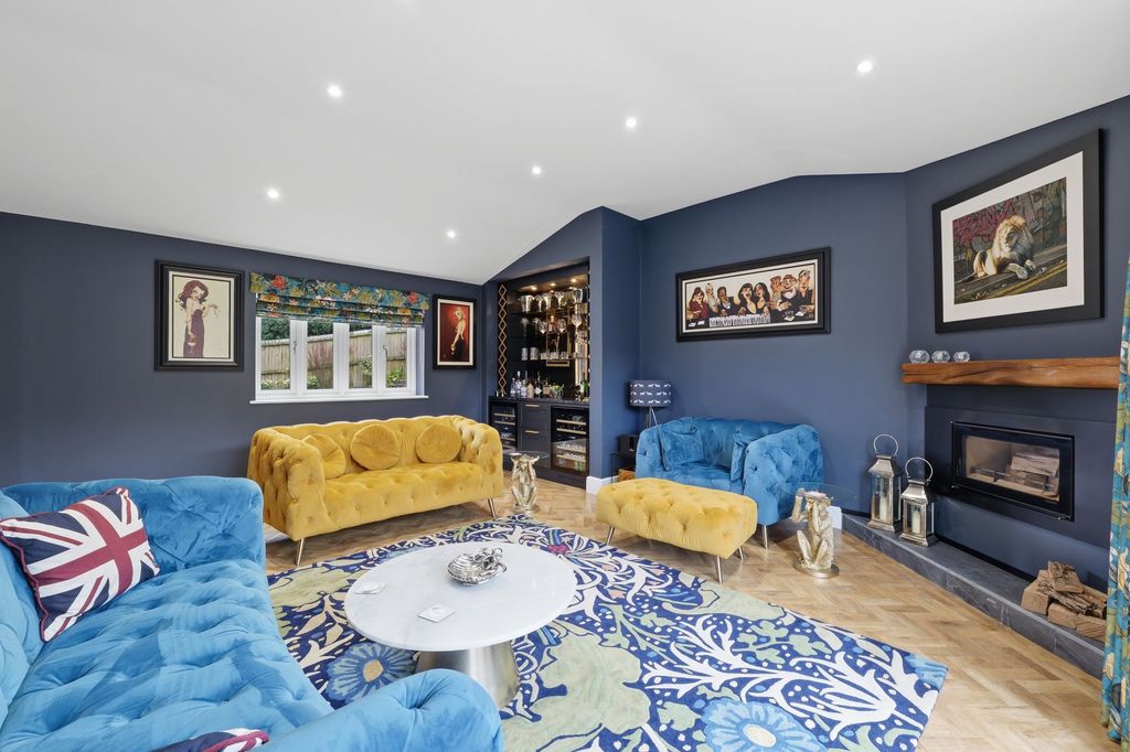 Property photo 2 of 37