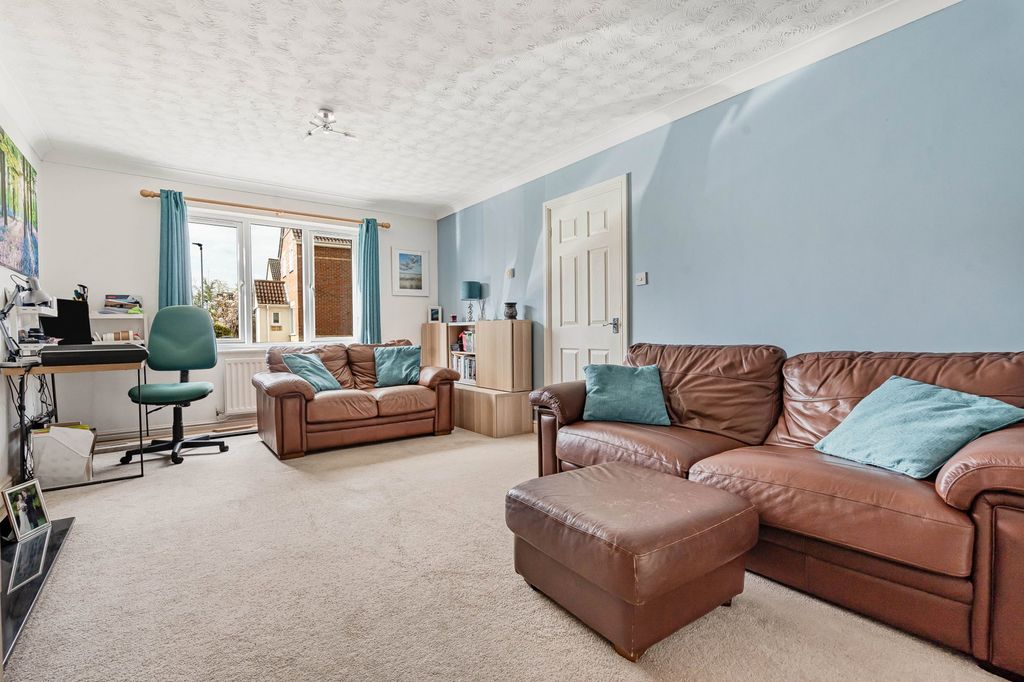 Property photo 2 of 28