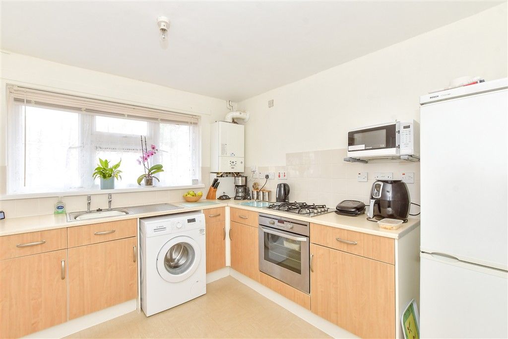 Property photo 3 of 6 Kitchen