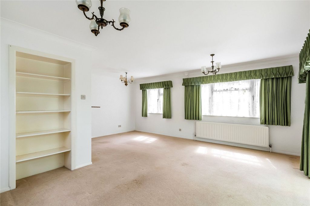 Property photo 3 of 12 Sitting Room