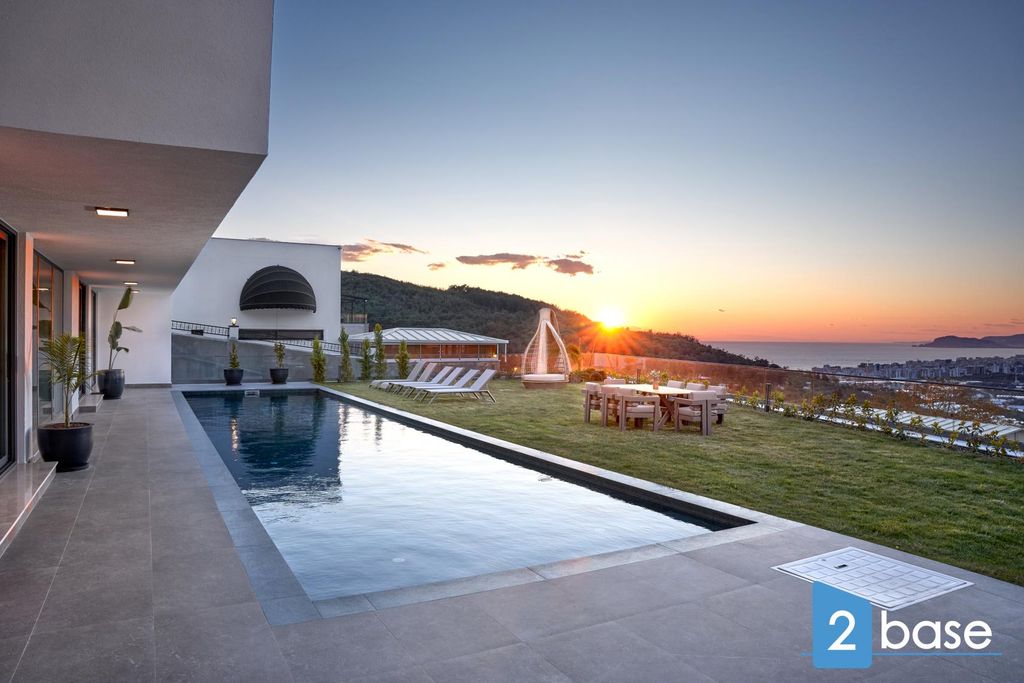 Property photo 2 of 40