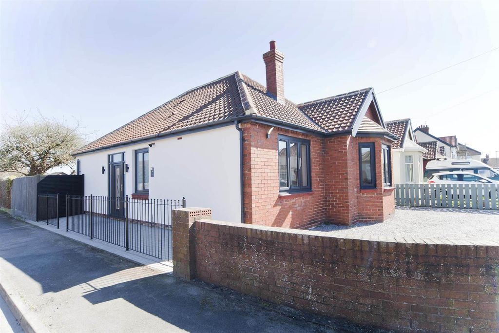 Property photo 2 of 23